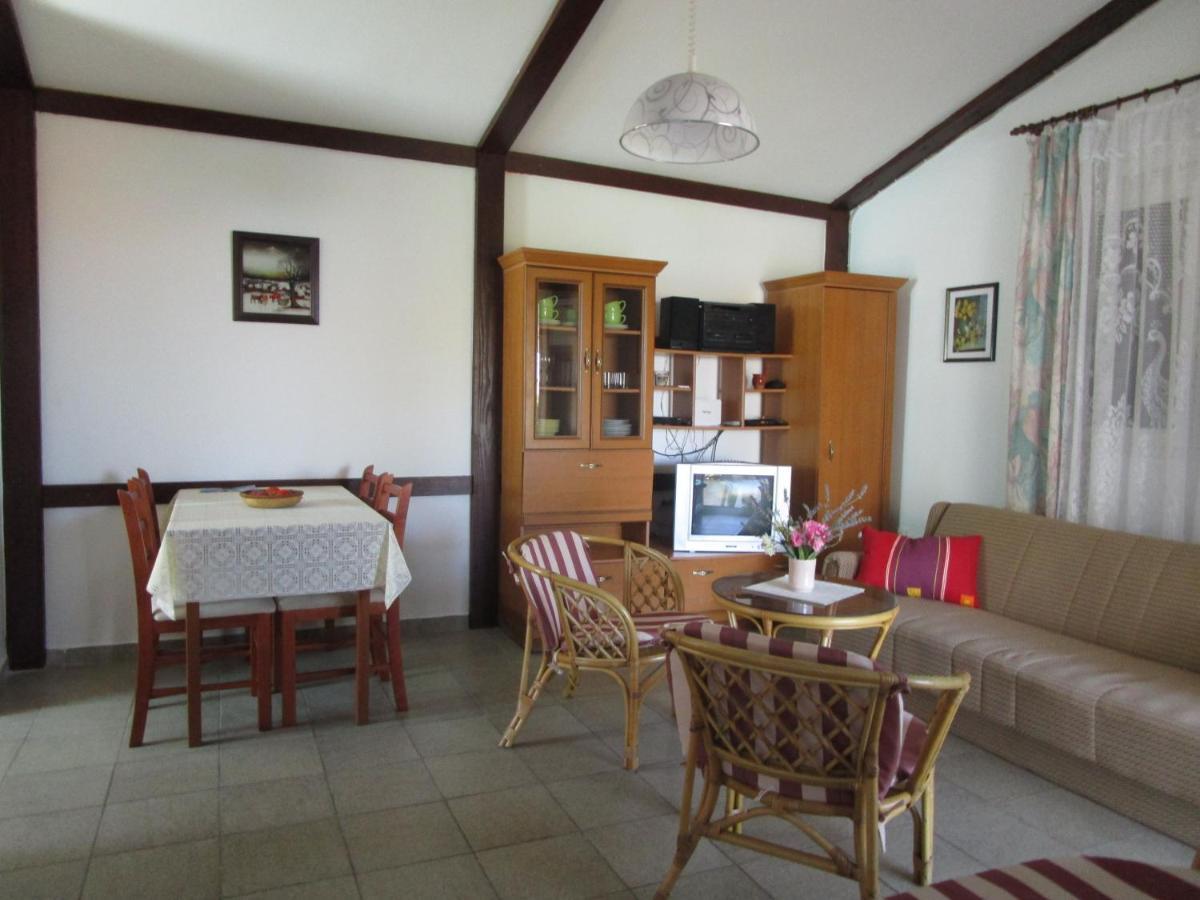 Beachfront House Nada - Happy Rentals Карлобаг Экстерьер фото