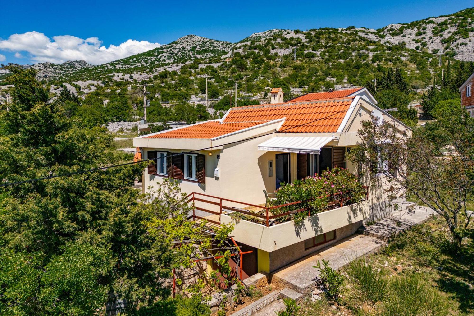 Beachfront House Nada - Happy Rentals Карлобаг Экстерьер фото