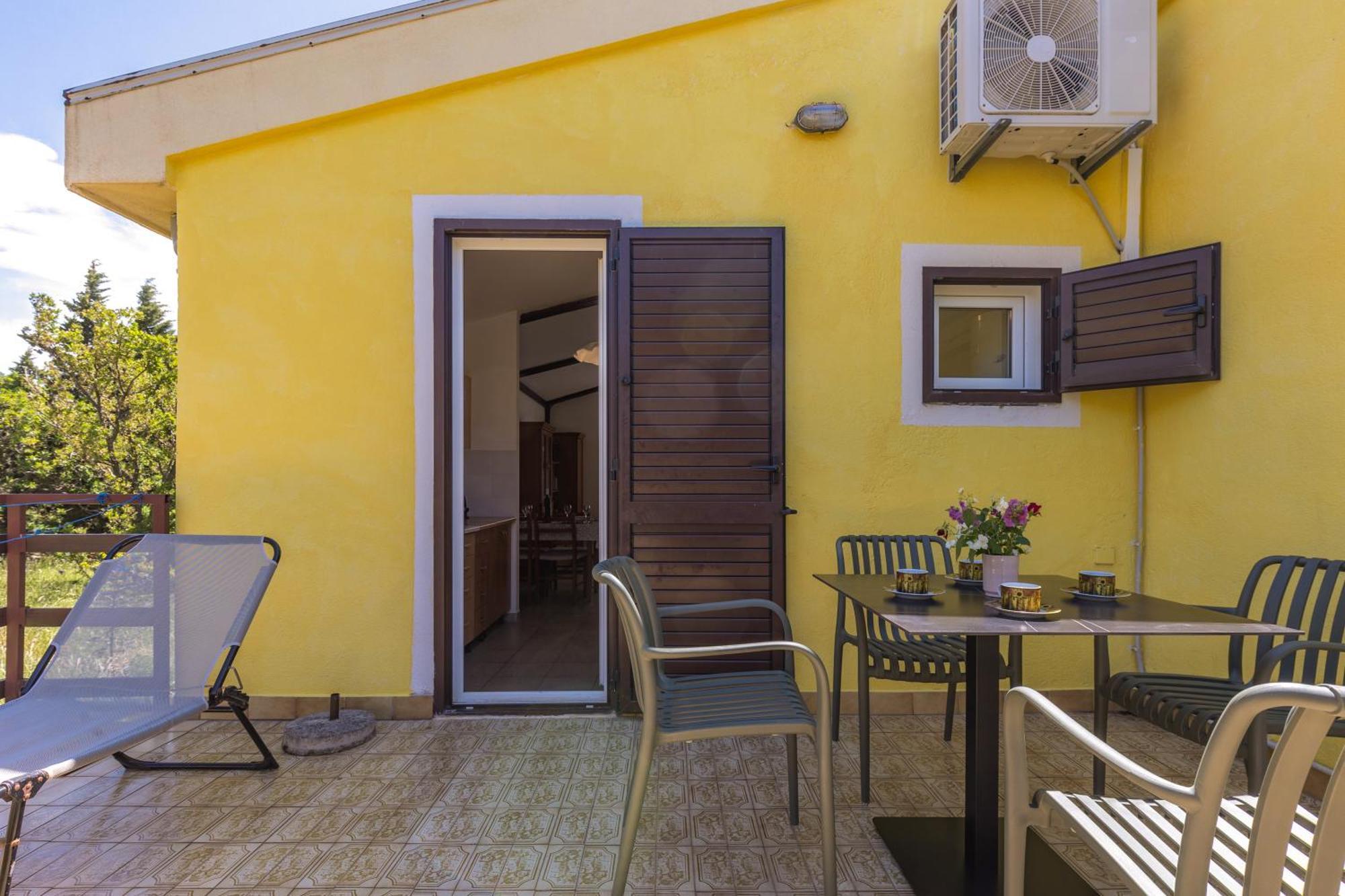 Beachfront House Nada - Happy Rentals Карлобаг Экстерьер фото