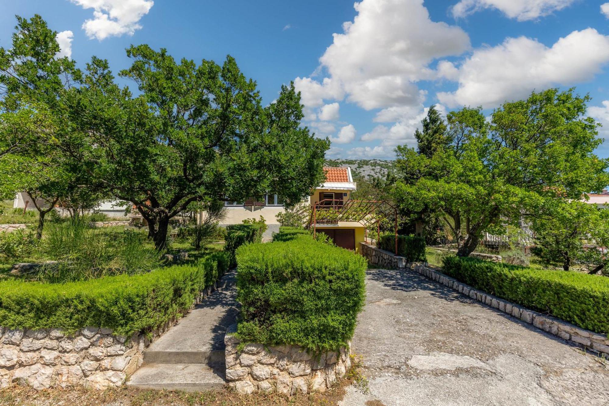 Beachfront House Nada - Happy Rentals Карлобаг Экстерьер фото